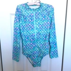 Never worn long sleeve half zipper bathing suit